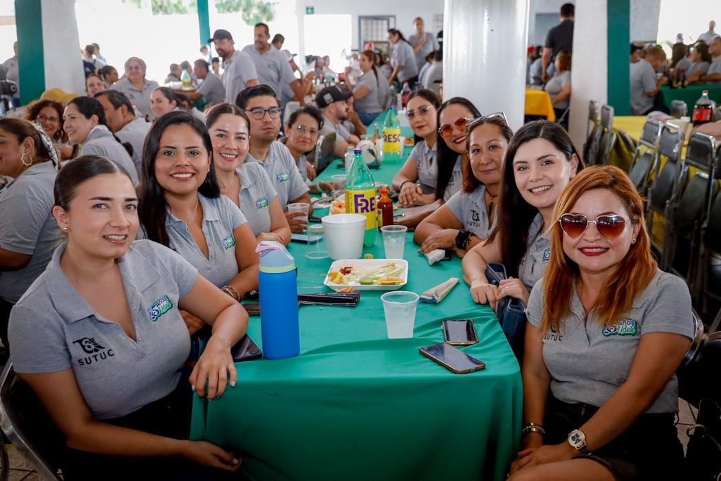 En unidad, 3 mil 500 universitarios conmemoran el Día Internacional del Trabajo