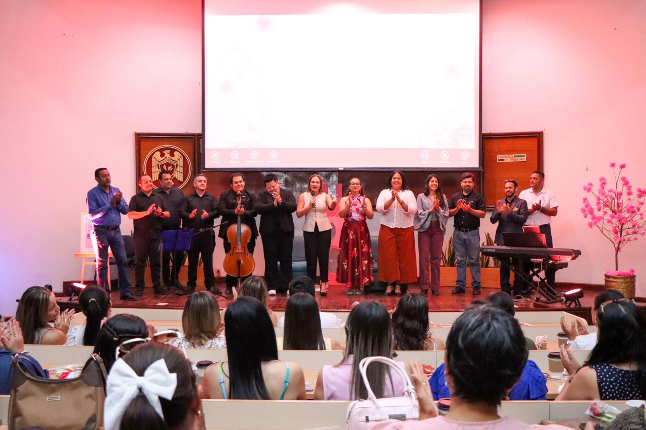 Festival “Rabo de Luna” celebra a madres universitarias, en el Campus Tecomán
