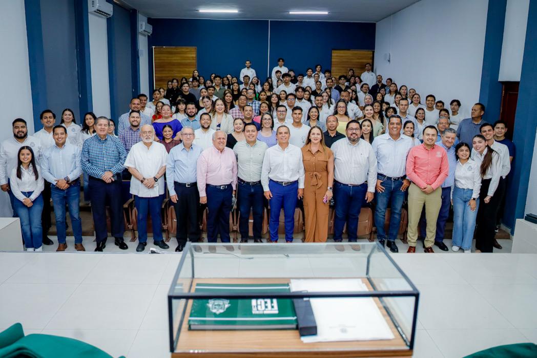 La FEC sella una cápsula del tiempo para preservar 71 años de historia estudiantil