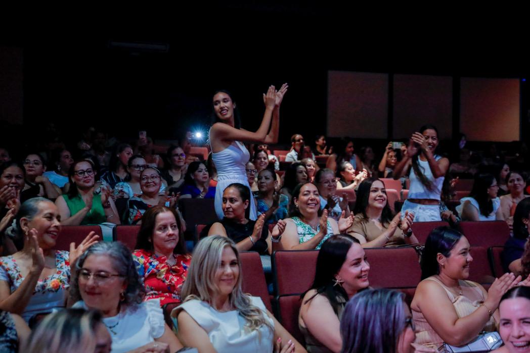 Con mariachi y danza, festeja UdeC a mamás de las  delegaciones Colima, Coquimatlán y Villa de Álvarez