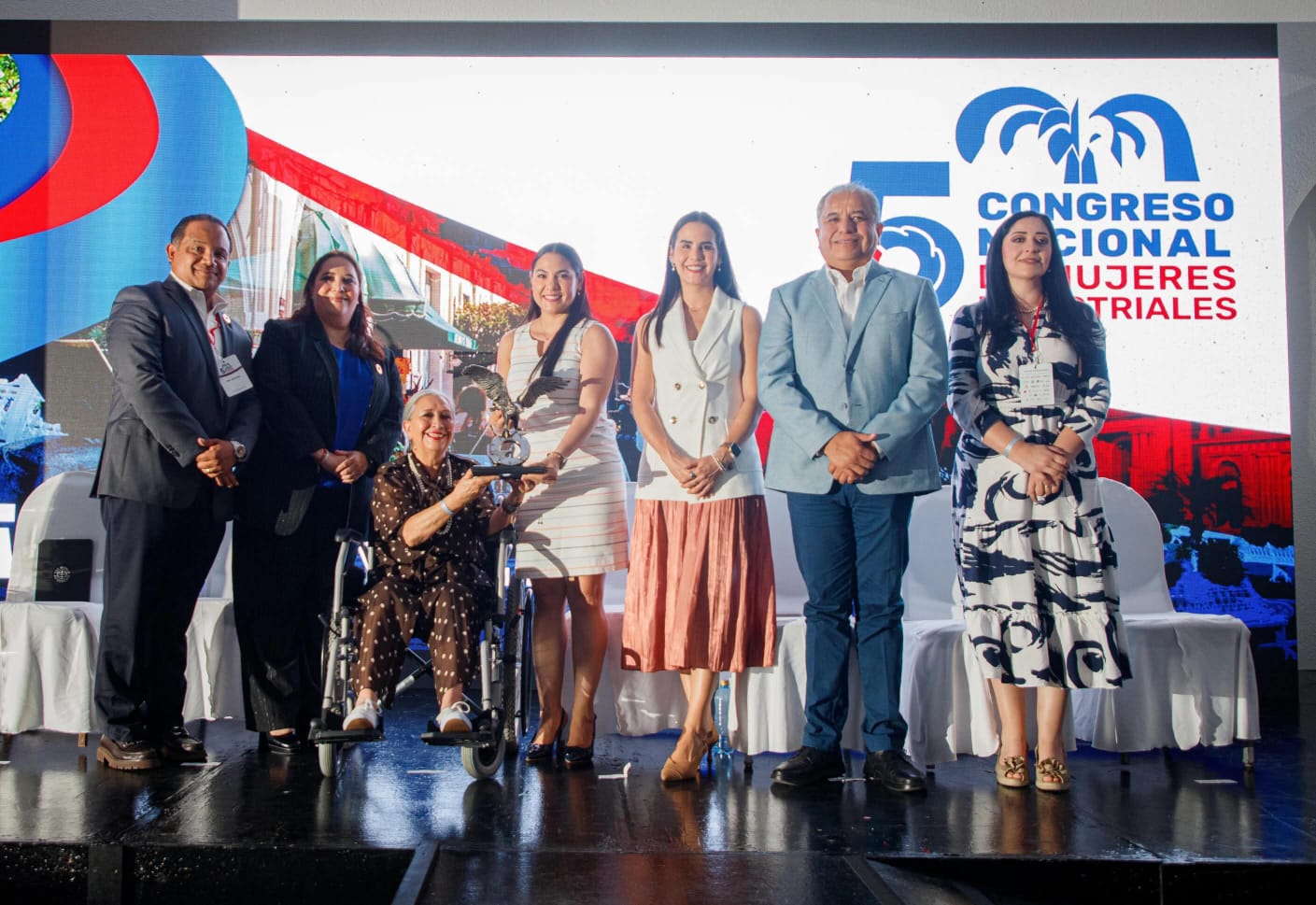 Colima es un gran estado para el desarrollo económico y para la inversión industrial: Indira Vizcaíno