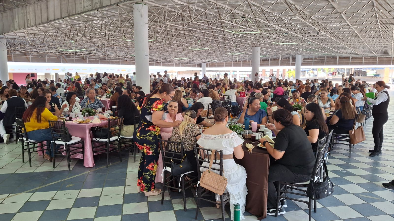 Festeja Sección 30 del SNTSSA a las mamás trabajadoras del sector salud