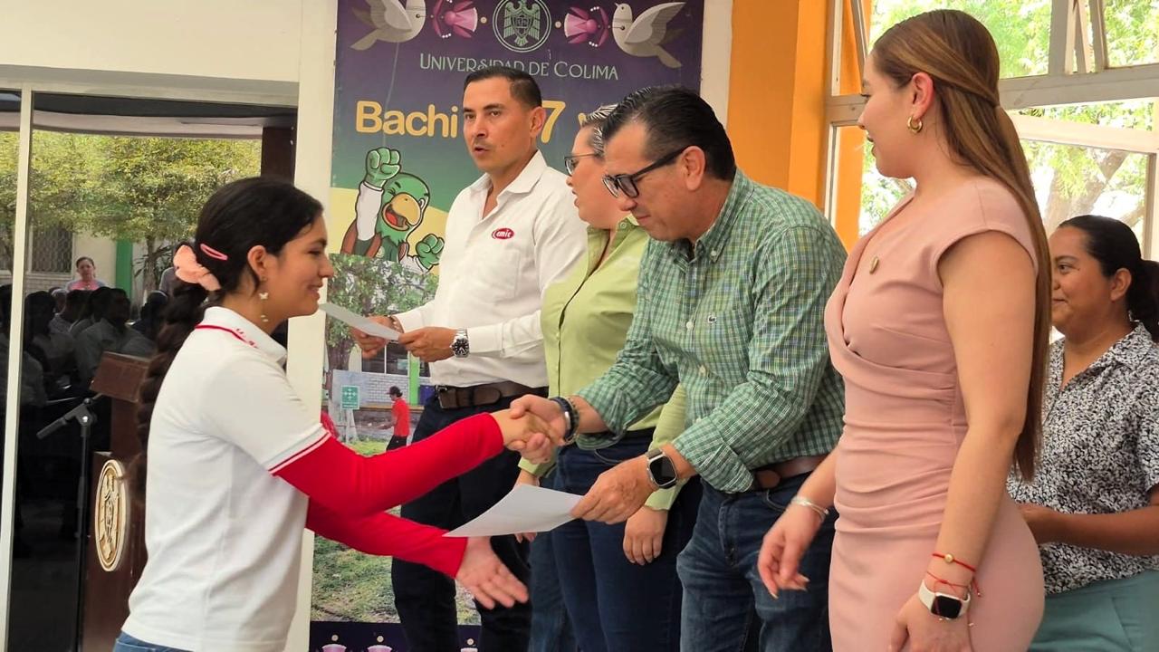 Entregan constancia de participación a la primera generación del programa “Escuela de Oficios y Habilidades para la Vida”