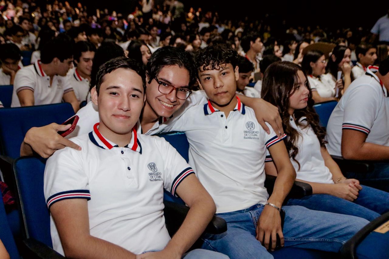 Celebran, en inglés, egreso de estudiantes de los bachilleratos 33 y 34 de la Universidad de Colima