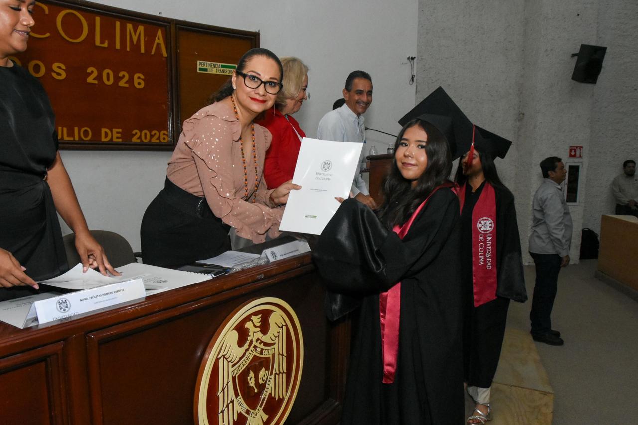 Egresan del Bachillerato 5 de Tecomán jóvenes listos para enfrentar la nueva etapa de sus vidas