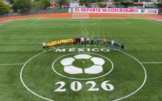 Indira Vizcaíno y Sedatu entregaron la cancha sintética de futbol en la Unidad de La Villa