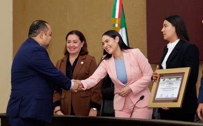 Gobernadora de Colima presidió la entrega de la condecoración ‘Margarita Torres Huerta’ del Congreso del Estado