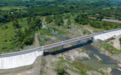 Indira Vizcaíno entregó en Ixtlahuacán el Puente La Presa y la rehabilitación de la Unidad Deportiva