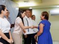 Gobernadora de Colima entrega pagos de marcha a familias de trabajadores de la educación