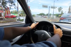 Exceso de velocidad eleva el riesgo de accidentes fatales, alerta Salud Colima
