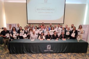 Reconoce IMSS Colima trayectoria y compromiso de personal con décadas de servicio