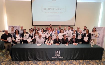 Reconoce IMSS Colima trayectoria y compromiso de personal con décadas de servicio
