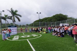 Gobernadora de Colima entregó cancha de futbol 5 en San Joaquín, Cuauhtémoc