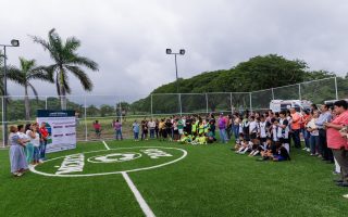 Gobernadora de Colima entregó cancha de futbol 5 en San Joaquín, Cuauhtémoc