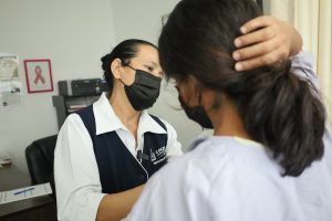 Salud Colima: unidades médicas realizan exploración clínica gratuita para la detección oportuna de cáncer de mama