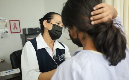 Salud Colima: unidades médicas realizan exploración clínica gratuita para la detección oportuna de cáncer de mama