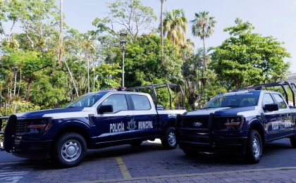 Indira Vizcaíno entregó patrullas, uniformes y equipamiento al Ayuntamiento de Colima