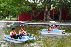 Indira Vizcaíno invita a familias colimenses a visitar el Parque Regional y las albercas