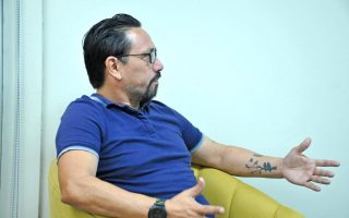 Publica Ihovan Pineda libro sobre la fractura entre el deseo y la realidad