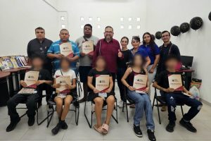 IEEA Colima entrega 33 certificados de educación básica en Manzanillo