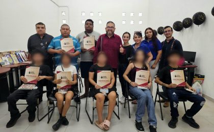 IEEA Colima entrega 33 certificados de educación básica en Manzanillo