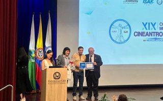 Gana universitario premio a la mejor presentación como investigador joven, en congreso mundial de Colombia