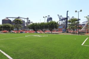 Ayuntamiento de Manzanillo avanza en la construcción de tres canchas de futbol 5