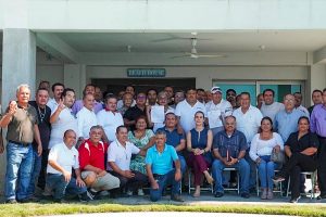 Rosi Bayardo mantiene cercanía con los sectores de la población; se reúne con taxistas de Manzanillo