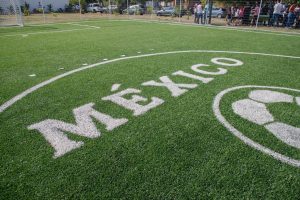Gobernadora de Colima entregó nueva cancha de futbol 5 en la colonia La Reserva de La Villa