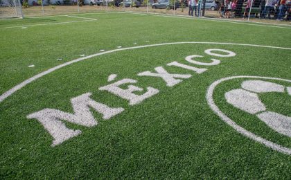 Gobernadora de Colima entregó nueva cancha de futbol 5 en la colonia La Reserva de La Villa