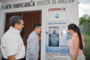 Gobernadora de Colima entrega rehabilitación de la planta purificadora de agua en Puerta de Ánzar