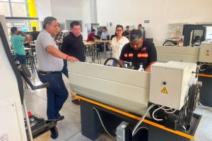Capacitan a docentes de la UdeC en manejo de equipo especializado para electromecánica
