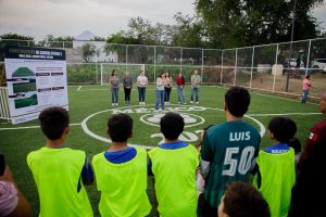Gobernadora de Colima entregó nueva cancha de futbol 5 en la colonia ‘Valle Real’ de Cuauhtémoc