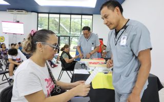 Beneficencia Pública entrega más de medio millar de lentes gratuitos para fortalecer la salud visual de la población vulnerable en Colima