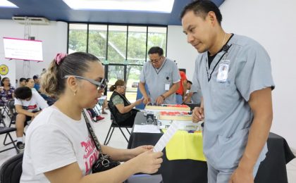 Beneficencia Pública entrega más de medio millar de lentes gratuitos para fortalecer la salud visual de la población vulnerable en Colima