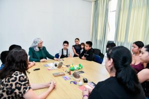 Ponen a dialogar el cosmos con la historia, en curso de ciencia para adolescentes