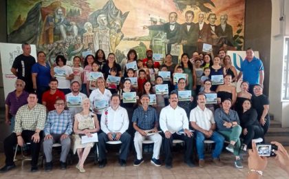 Premia Villa de Álvarez a ganadores ‎del Concurso de Cronistas Infantiles