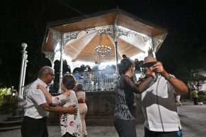 Gobierno de Indira Vizcaíno impulsa actividades artísticas gratuitas; invita a la temporada de danzón en Colima y La Villa
