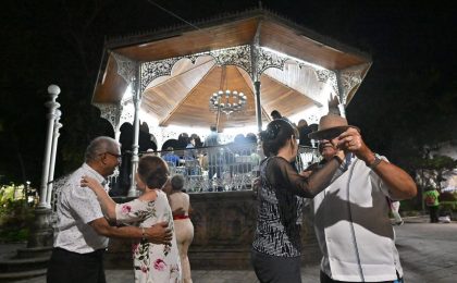 Gobierno de Indira Vizcaíno impulsa actividades artísticas gratuitas; invita a la temporada de danzón en Colima y La Villa