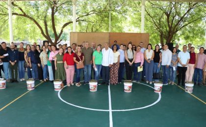 Secretaría de Educación entregó pintura para 51 escuelas de cuatro municipios del estado de Colima