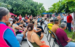Joel Padilla atiende invitación de tianguistas en Valle de las Palmas Tecomán