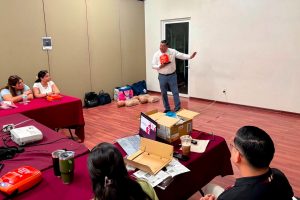 Salud Colima capacita a personal de Manzanillo en RCP y uso de DEA, para mejorar respuesta ante emergencias