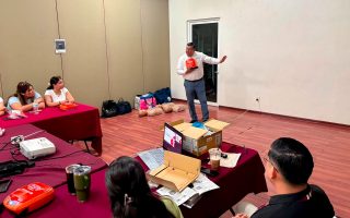 Salud Colima capacita a personal de Manzanillo en RCP y uso de DEA, para mejorar respuesta ante emergencias