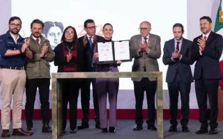 Sheinbaum firma decreto para la creación de 12 mil 750 nuevos consultorios de atención primaria del Servicio Universal de Salud 