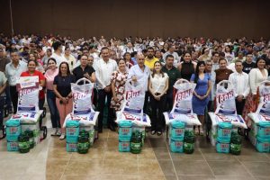 Con casi 4 mdp, Educación Colima apoya a 815 escuelas de nivel básico con equipo, kits de limpieza y papelería