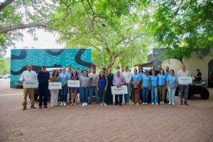 Indira Vizcaíno entregó Fideicomiso del Fondo Ambiental de Colima a áreas naturales y vehículos a Imades