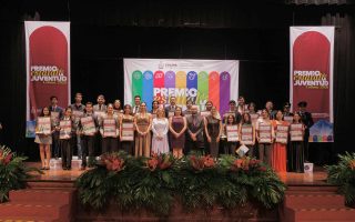 Indira Vizcaíno entregó el Premio Estatal de la Juventud 2026, en el Teatro Hidalgo