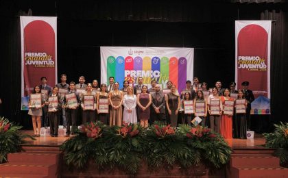 Indira Vizcaíno entregó el Premio Estatal de la Juventud 2026, en el Teatro Hidalgo
