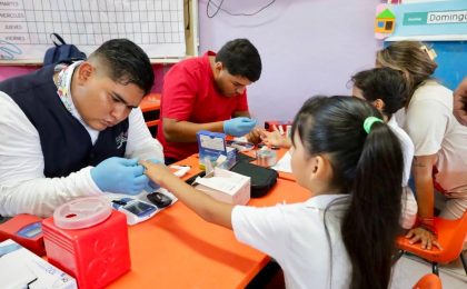 Continúa SS el tamizaje metabólico en escuelas de Colima para detectar riesgos de salud desde la infancia