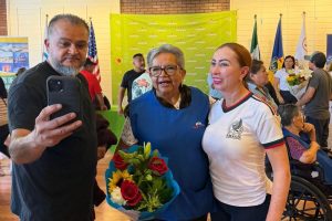 ‎Acompaña Tey Gutiérrez a colimenses ‎al reencuentro con sus familias en EU